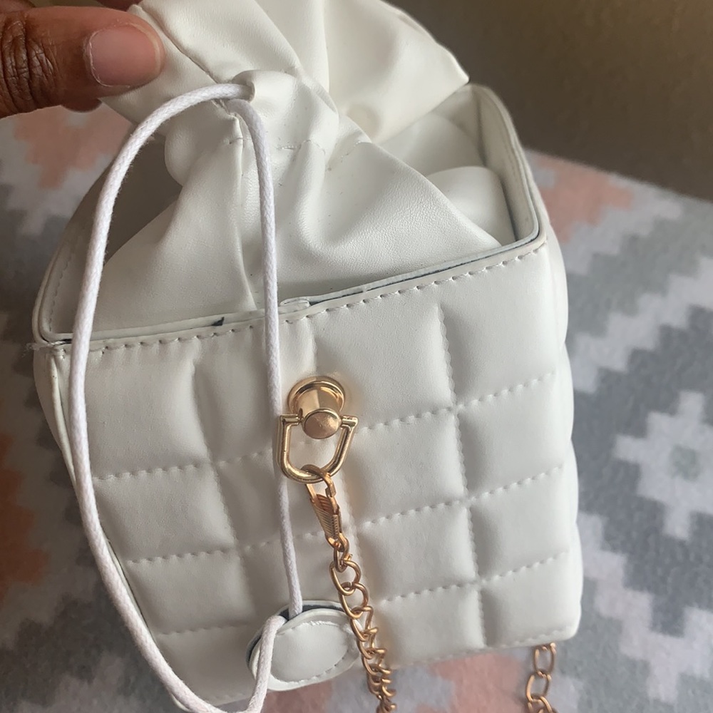 White bag - Picture 2 of 3